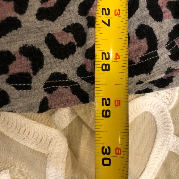 Torrid | Classic Fit V-Neck Pocket Tee Leopard - Picture 8 of 9